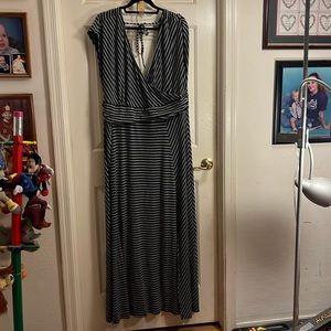 Torrid Long striped maxi dress with bottom side slit. Size 3